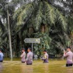 Kapolres Aceh Selatan Langsung Turun Bantu Evakuasi Warga Terjebak Banjir