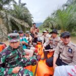 Pemkab Aceh Selatan Tinjau dan Serahkan Bantuan Kepada Korban Banjir