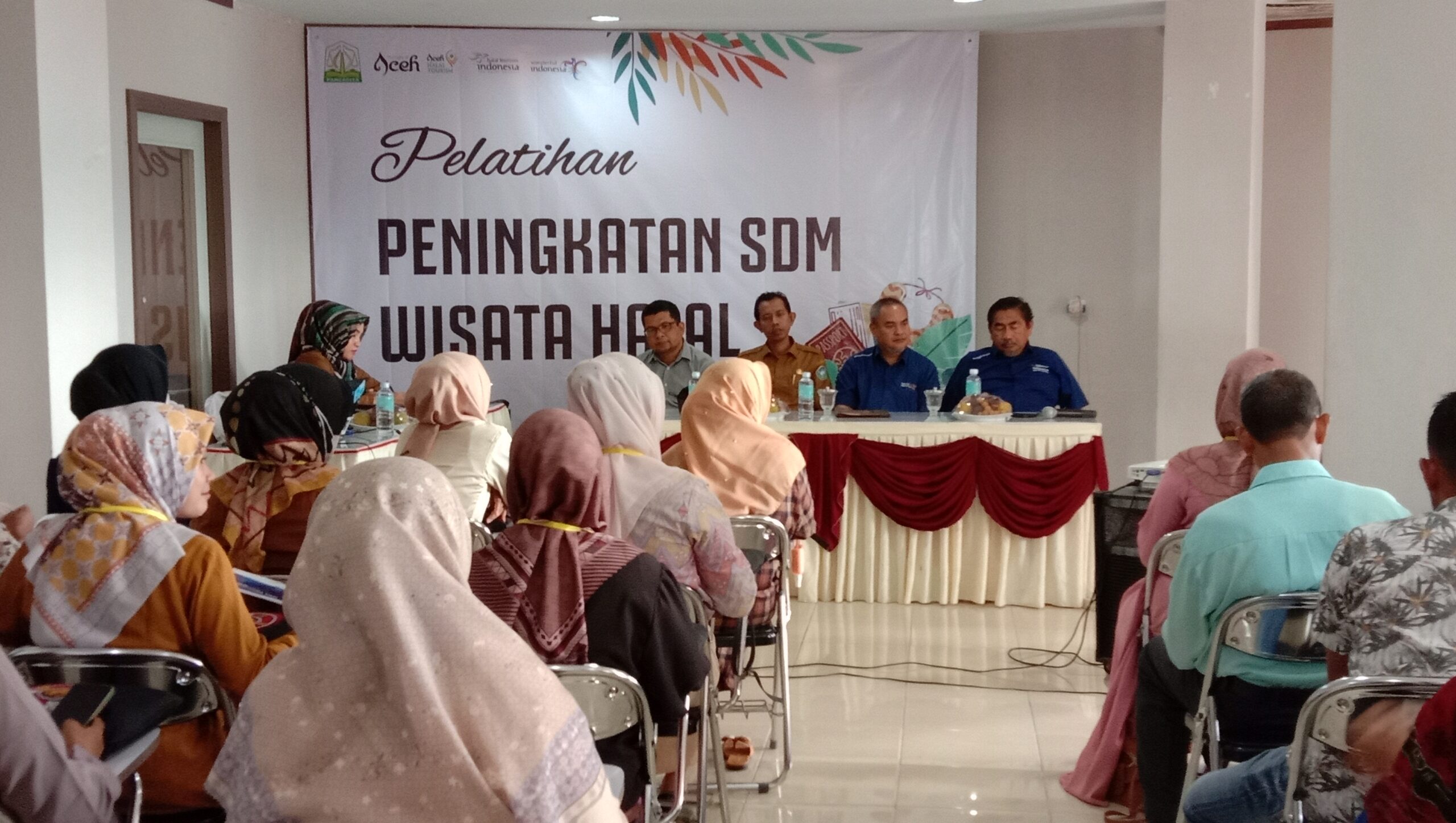 Disbudpar Aceh Gelar Pelatihan Peningkatan SDM Wisata Halal di Aceh Selatan