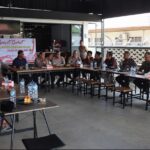 Sambil Ngopi, Waka Polres Aceh Selatan Tampung Curhatan Para Keuchik