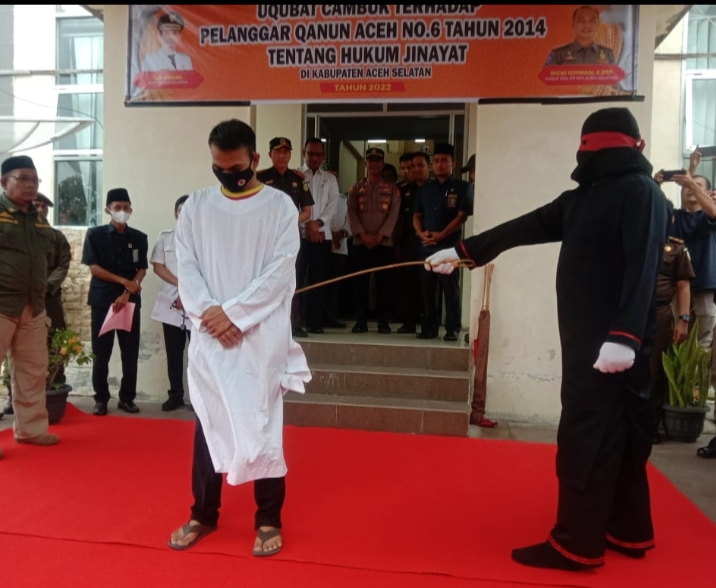 Sekda Hadiri Eksekusi Cambuk Bersama Forkopimda