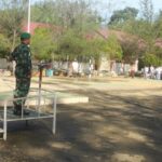 Dandim 0107/Asel Jadi IUP Bendera serta Serahkan Plakat Kepada Pramuka SMKN 1 Pasie Raja