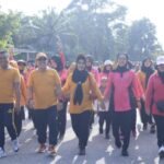 Meriahkan Hari Ibu ke- 94, Kapolres Subulussalam Didampingi Ketua Bhayangkari Ikuti Jalan Santai