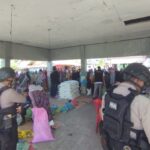 Tim Patroli Black Jaguar Satsamapta Polres Aceh Jaya Lakukan Pengamanan Pasar Murah