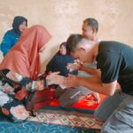 Ketua Dekranasda dan Dharma Wanita Aceh Selatan Serahkan Bantuan Kepada Korban Kebakaran