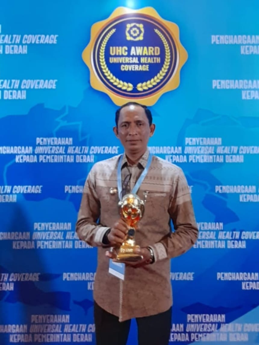 Disaksikan Wapres RI, Bupati Aceh Selatan Terima Penghargaan UHC Award 2023