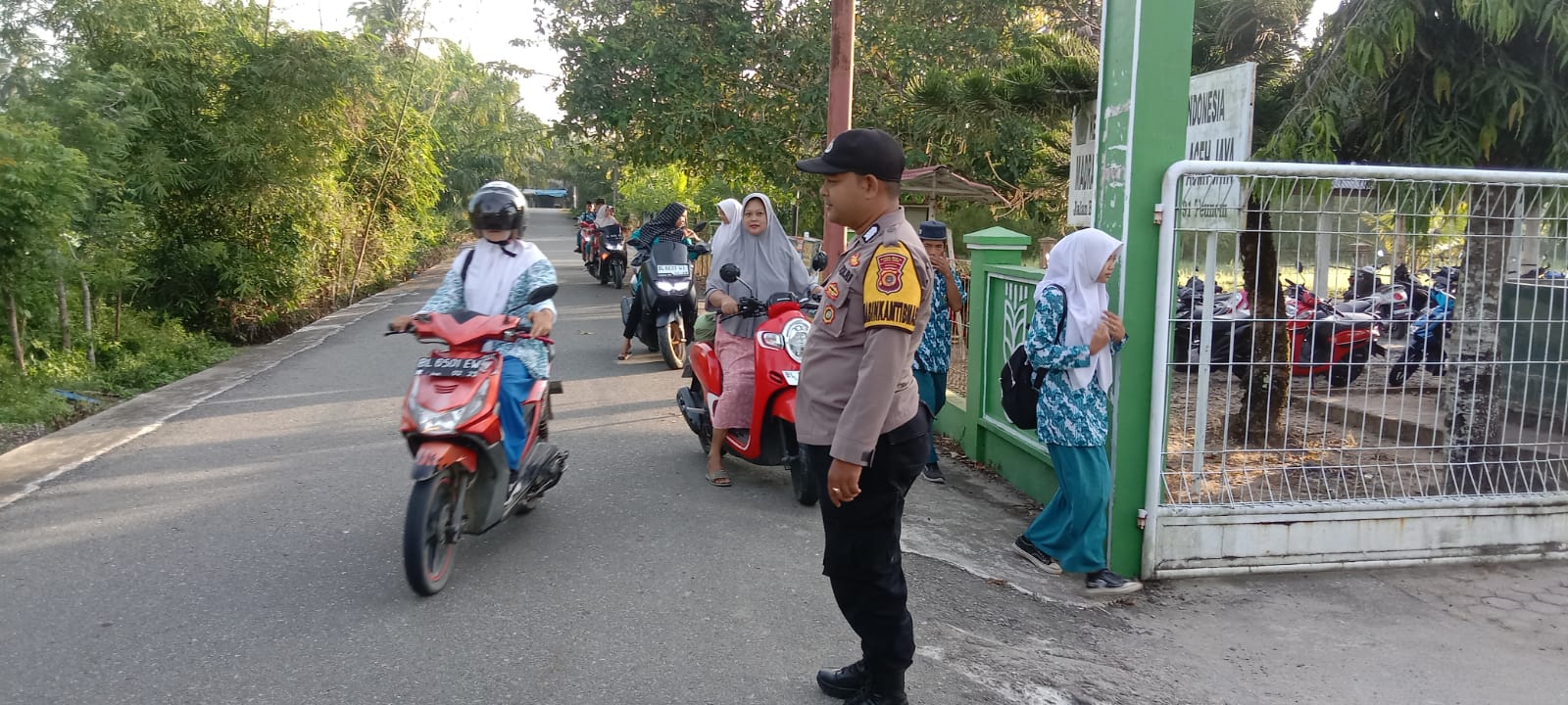 Berupaya Keselamatan Pelajar, Personel Polsek Teunom Rutin Laksanakan Strong Point