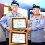 Sejumlah Penghargaan Kadivhumas pada Rakernis Humas Polri