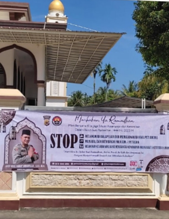Personel Polres Bireuen Pasang Spanduk Himbauan Larangan Beli dan Bakar Petasan
