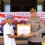 Polri Berbagi, Kapolres Aceh Jaya Salurkan Bantuan Kemanusiaan Untuk Negeri Kepada Masyarakat Kurang Mampu