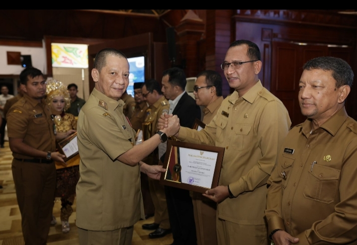 Pemkab Aceh Selatan Terima Penghargaan Anugerah Prof. Madjid Ibrahim (AMI) Ke IX