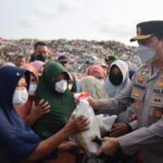 Kapolda Aceh Bagikan Sembako untuk Pemulung di TPA Gampong Jawa