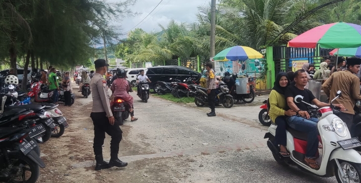 Petugas Pos Pam Labuhan Haji Gelar Patroli di Objek Wisata