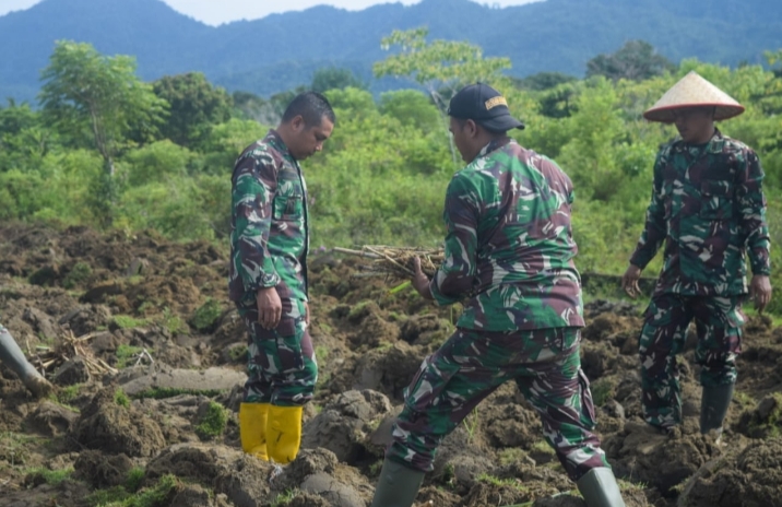 Dandim 0107/Asel Pimpin Penanaman Jagung di Lahan Hanpangan Pasie Raja