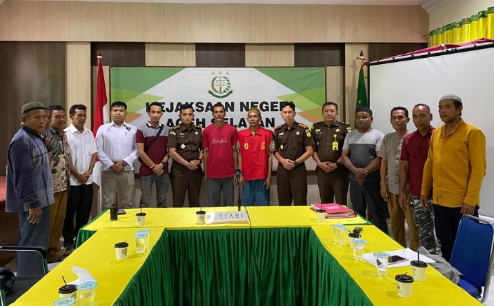 Kajari Aceh Selatan Hentikan Perkara Pidana Pencurian Terdakwa Darwis Melalui Restorative Justice
