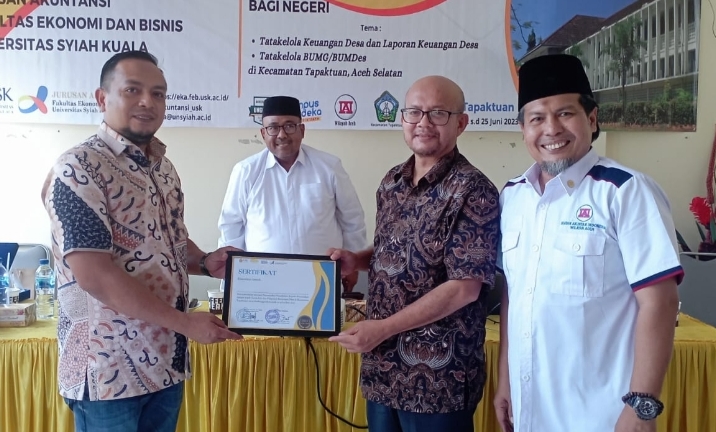 Dosen Universitas Syiah Kuala Banda Aceh Menggelar Sosialisasi Pengelolaan Keuangan Desa dan BUMG