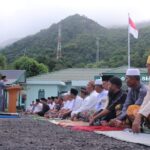 Dandim 0107/Asel Bersama Anggota dan Masyarakat Shalat Idul Adha 1444 H di Halaman Makodim