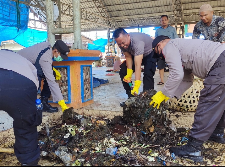 Secara Serentak Polsek Jajaran Polres Subulussalam Bersama Masyarakat Lakukan Pembersihan Sampah