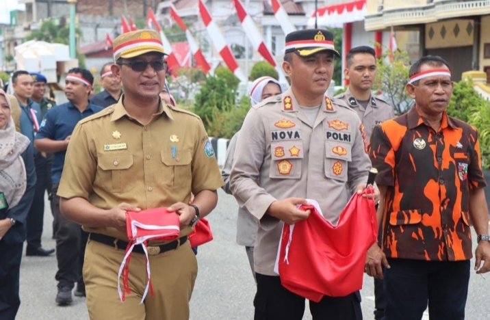Kapolres Aceh Selatan Hadiri Pencanangan Gerakan Pembagian 10 Juta Bendera Merah Putih di Pemkab Aceh Selatan