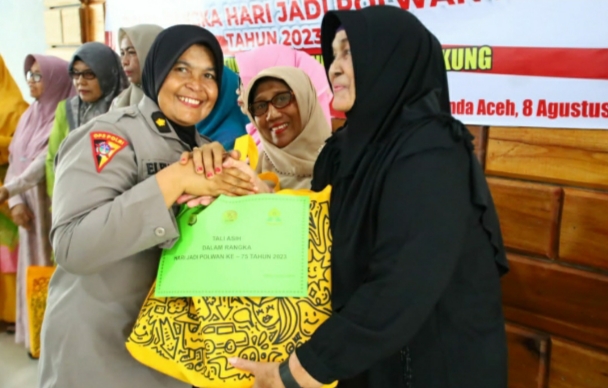 Sambut HUT Ke-75, Polwan Polda Aceh Silaturahmi dengan Purnawirawan