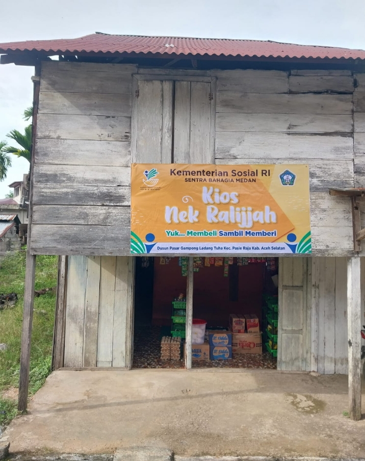 Kemensos dan Dinsos Aceh Selatan Salurkan Bantuan Atensi Kepada Lansia