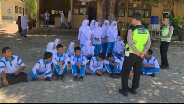 Polisi Saweu Sikula, Sat Lantas Polresta Banda Aceh Ajak Pelajar Jadi Pelopor Keselamatan Berlalu Lintas
