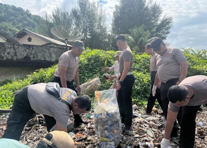 Dalam Rangka WCD, Personil Polres Aceh Selatan Turut Ikut Giat Bersih-bersih