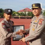 Bhabinkamtibmas Polsek Tapaktuan Polres Aceh Selatan Menerima Penghargaan dari Kapolda Aceh