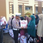 Polres Aceh Jaya dan Polsek Jajaran Gelar Bakti Sosial: Membagikan Bantuan Sembako Akabri 90 Kepada Masyarakat