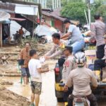 Peduli Sesama, Kapolres Aceh Selatan Berikan Bantuan kepada Masyarakat Korban Banjir