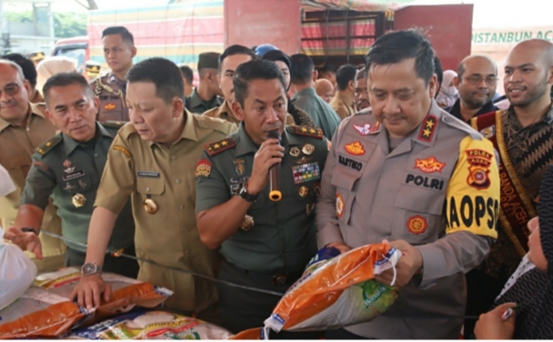 Kapolda Aceh Bersama Forkopimda Aceh Hadiri Acara Bakti Sosial Kesehatan dan Bahan Pangan Murah Akhir Tahun 2023