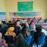 Kapolsek Longkib Dampingi Penyaluran BLT di Desa Darul Aman