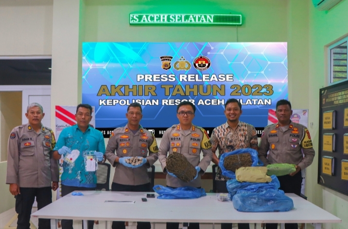 Kapolres Aceh Selatan pimpin gelar Konferensi Pers Akhir Tahun 2023