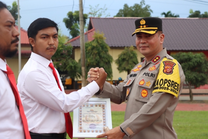 Ungkap Temuan Ladang Ganja, 7 Personel Polres Aceh Utara Terima Piagam Penghargaan