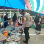 Kepolisian Sektor Rundeng Lakukan Patroli dan Sambangi Pedagang di Pasar Mingguan