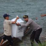 Telusuri Sungai Kluet Selama 1 Jam, Polisi Kawal Kotak Suara Dari TPS Desa Terpencil