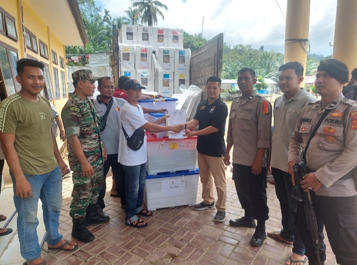 Polres Aceh Selatan Kawal Ketat Pergeseran Kotak Suara Hasil Pleno PPK ke Gudang Logistik KIP