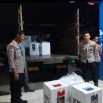 Pengawalan Pergeseran Logistik Pemilu dari PPK Kecamatan Langsa Barat ke Kantor KIP Kota Langsa