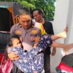 Aksi Ipda Indra Bantu Korban Laka Lantas Gunakan Becak Tuai Pujian