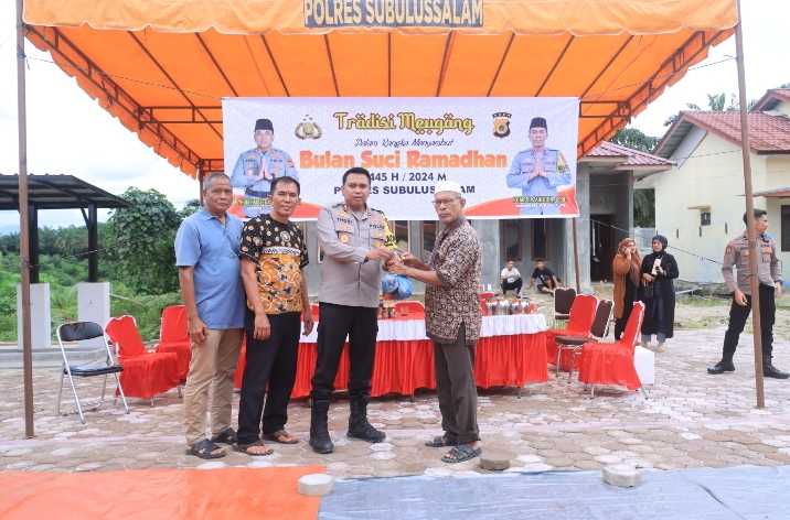 Menyambut Bulan Suci Ramadhan, Polres Subulussalam Gelar Tradisi Meugang Bagikan Daging Kepada Personel