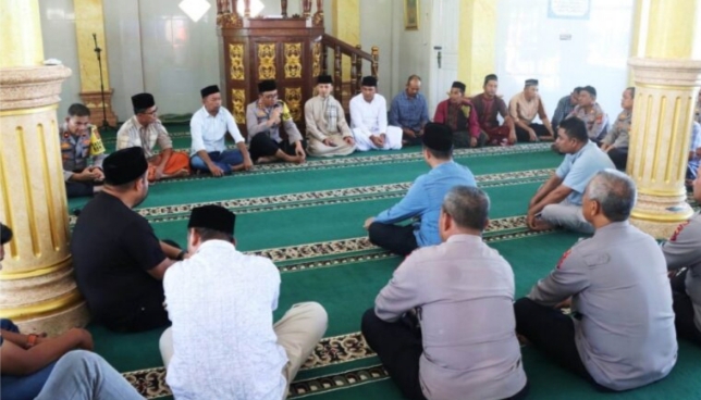 Jumat Curhat, Kapolres Aceh Timur Ajak Seluruh Elemen Menjaga Situasi Tetap Kondusif