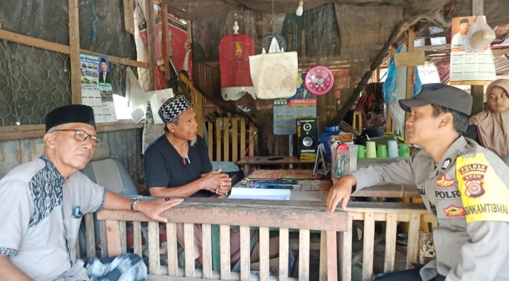 Sambang Warga, Bhabinkamtibmas Polsek Samadua Ajak Wujudkan Kamtibmas Kondusif