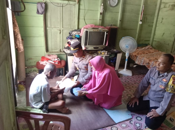 Bulan Keberkahan, Kapolsek Kluet Utara Salurkan Sembako ke Warga Lansia
