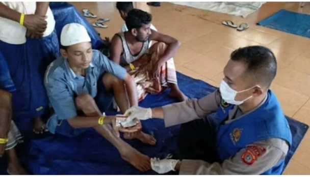 Dokkes Polres Aceh Barat Cek Kesehatan Etnis Rohingya di Pengungsi
