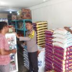 Bhabinkamtibmas Polsek Samadua Pantau Ketersediaan dan Harga Bahan Pokok Menjelang Idul Fitri 1445 H
