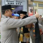 Bersamaan Lepas Personel Polda Aceh Yang Umroh, Kapolda Aceh Serahkan Bingkisan Paket Lebaran