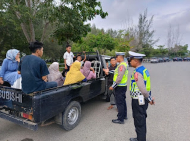 Petugas Operasi Ketupat Seulawah Di Pelabuhan Ulee Lheue Sangat Humanis Beri Imbauan Kepada Masyarakat