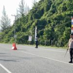 Pastikan Arus Mudik Lancar: Kapolres Aceh Jaya Bersama Pejabat Utama Polres Turun Langsung Mengatur Lalu Lintas