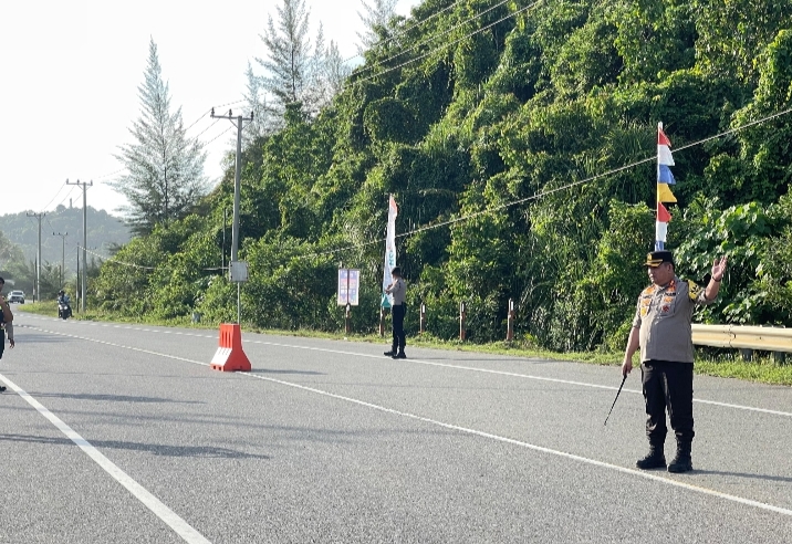 Pastikan Arus Mudik Lancar: Kapolres Aceh Jaya Bersama Pejabat Utama Polres Turun Langsung Mengatur Lalu Lintas