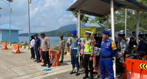 Menjaga Keamanan dan Ketertiban di Pelabuhan Penyeberangan Balohan Selama Perayaan Idul Fitri 1445 H